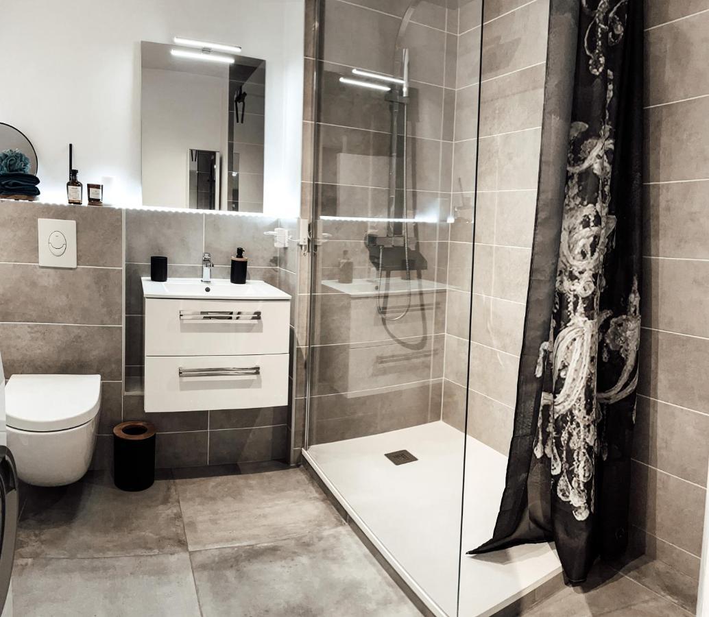 Le Cocon Blanc Metz - T2 - Parking Prive - Balcon - Nouvelle Ville, Gare מראה חיצוני תמונה
